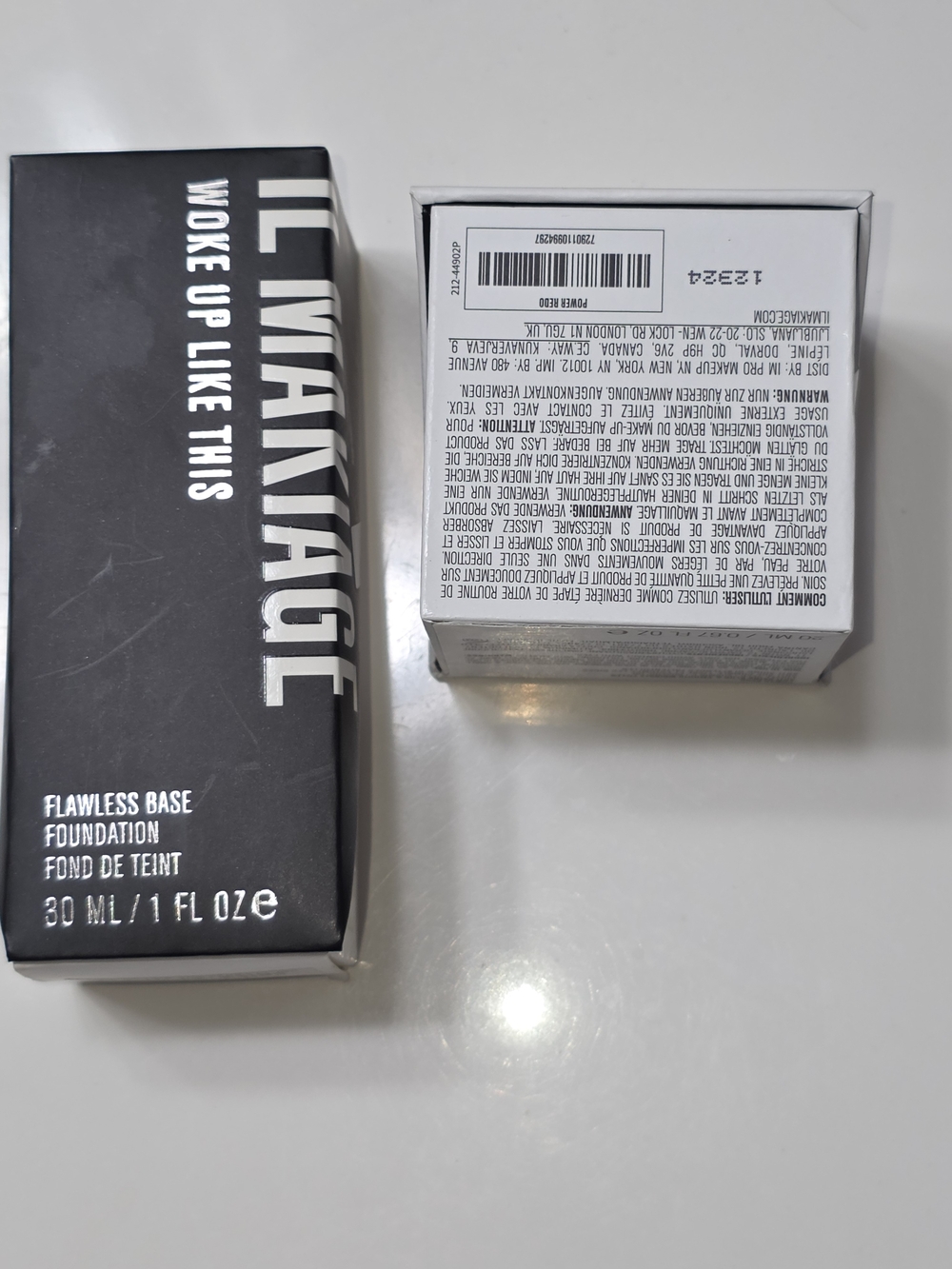 IL MAKIAGE Flawless Base Foundation - Black & White Packaging